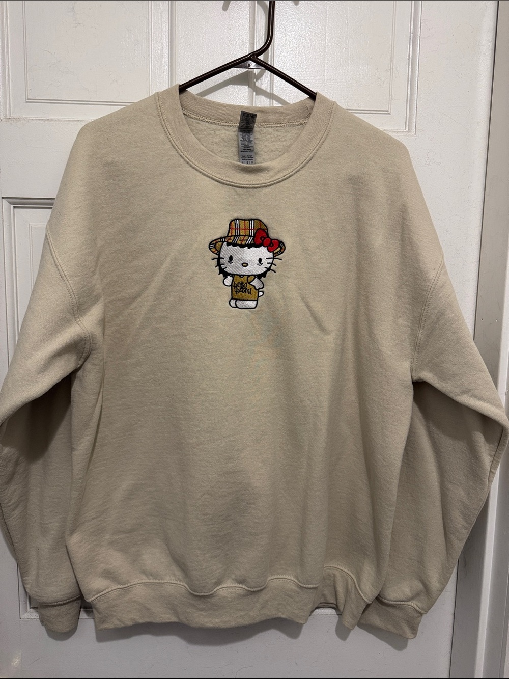 Like New Embroidered Peso Pluma Hello Kitty Gildan Sweatshirt Size L